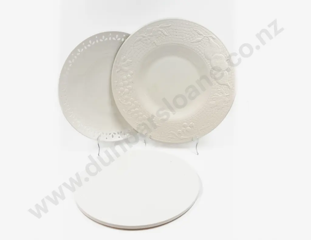 Three Assorted Serving Platters Image 1++