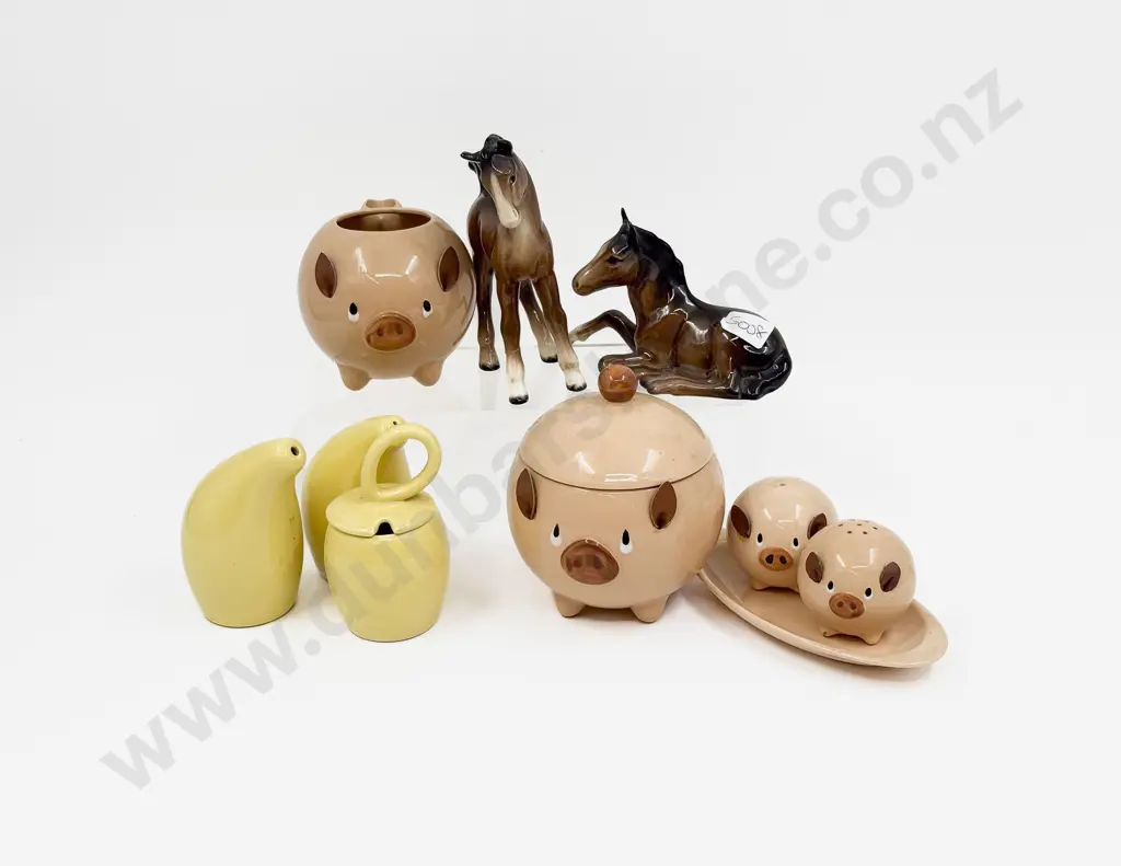 Small Quantity of Assorted Novelty Salt & Peppers etc Image 1++