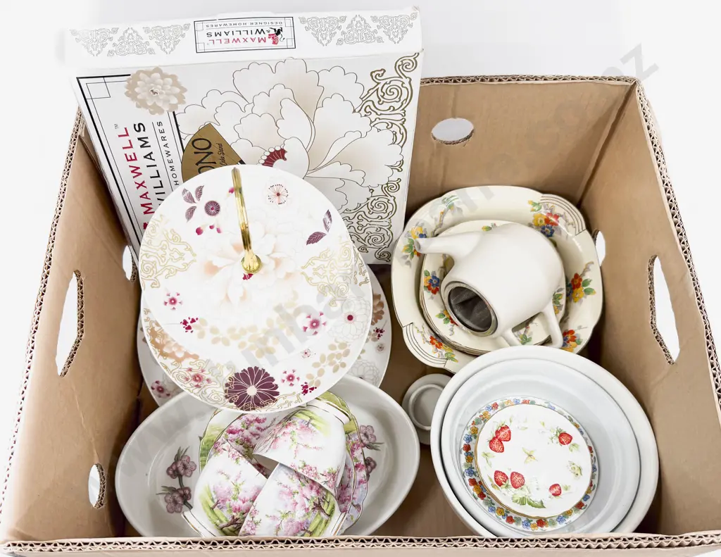 Box Quantity of Assorted China Image 1++