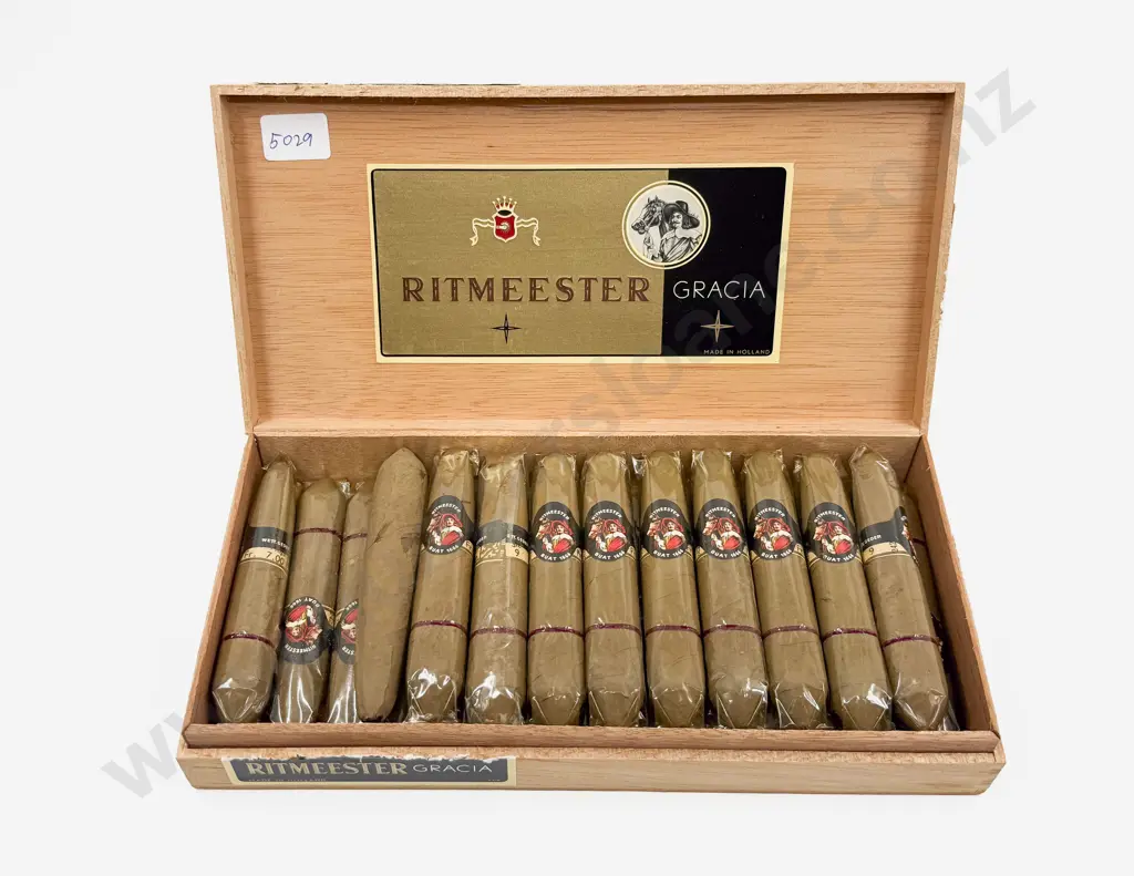 Ritmeester Cigar Box with Twenty Three Cigars (One Opened) Image 1++