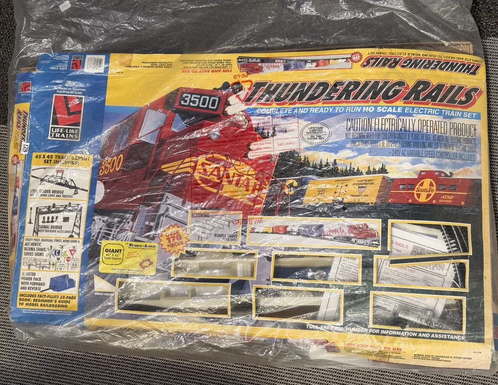 Life-Like Trains "Thundering Rails" Track and Train Set Image 1++