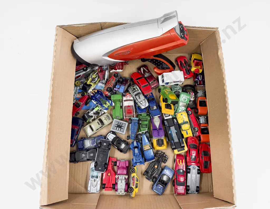 Qty of Assorted Model Vehicles & Assorted Hotwheels Accessories Image 1++