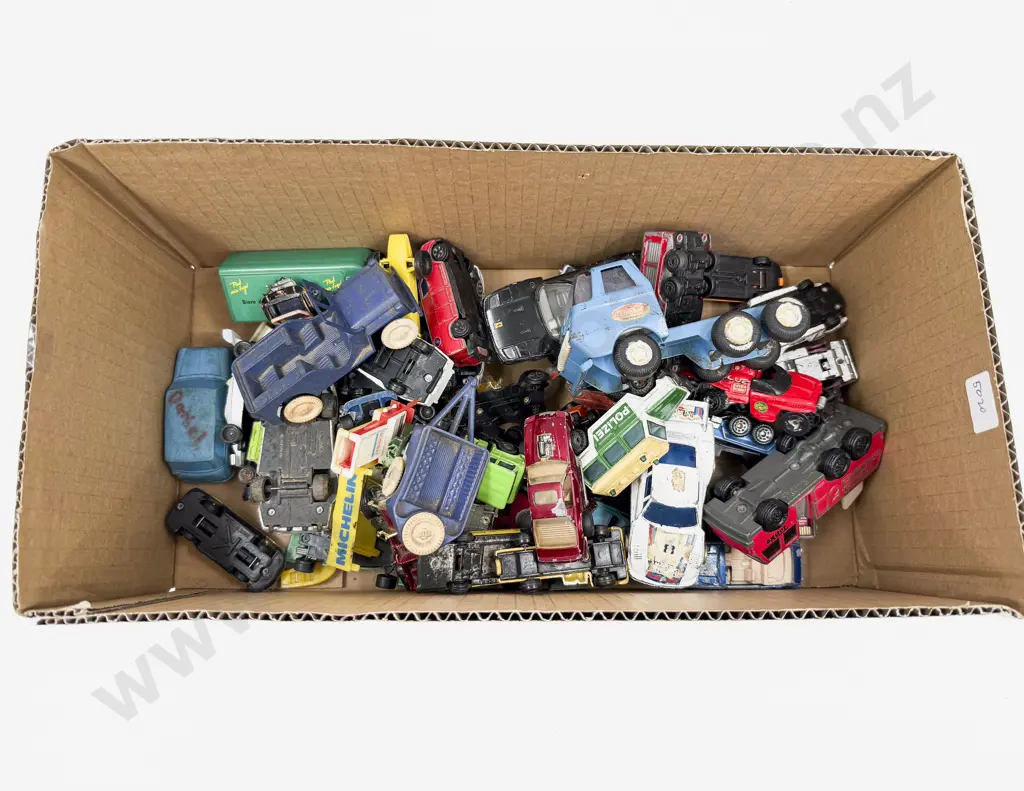 Box Qty of Assorted Model Vehicles Image 1++