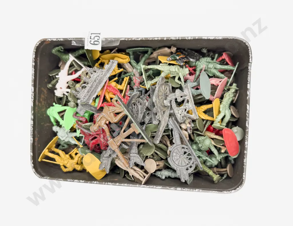 Qty of Vintage Plastic & Some Metal Toy Soldiers Image 1++