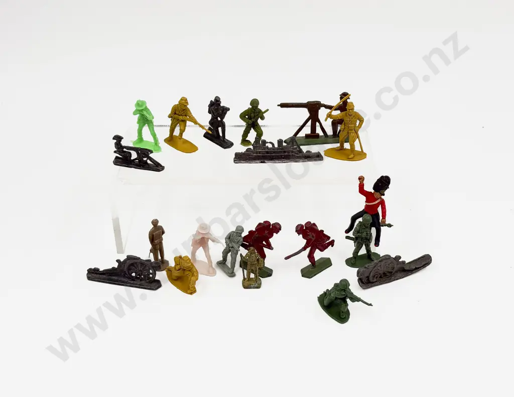 Qty of Vintage Plastic & Some Metal Toy Soldiers Image 1++