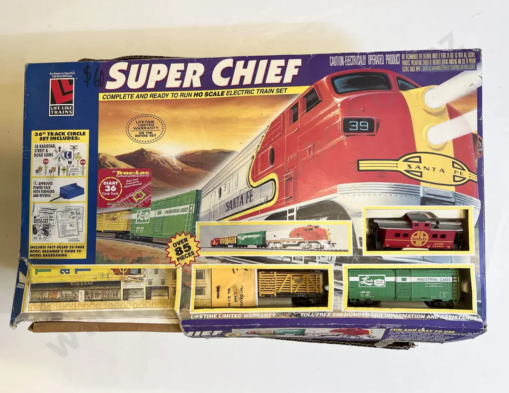 Life-Like Trains "Super Chief" Track & Train Set Image 1++