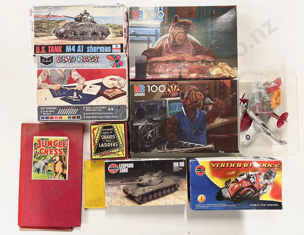 Qty of Assorted Kitset Models with Puzzles & Games Image 1++