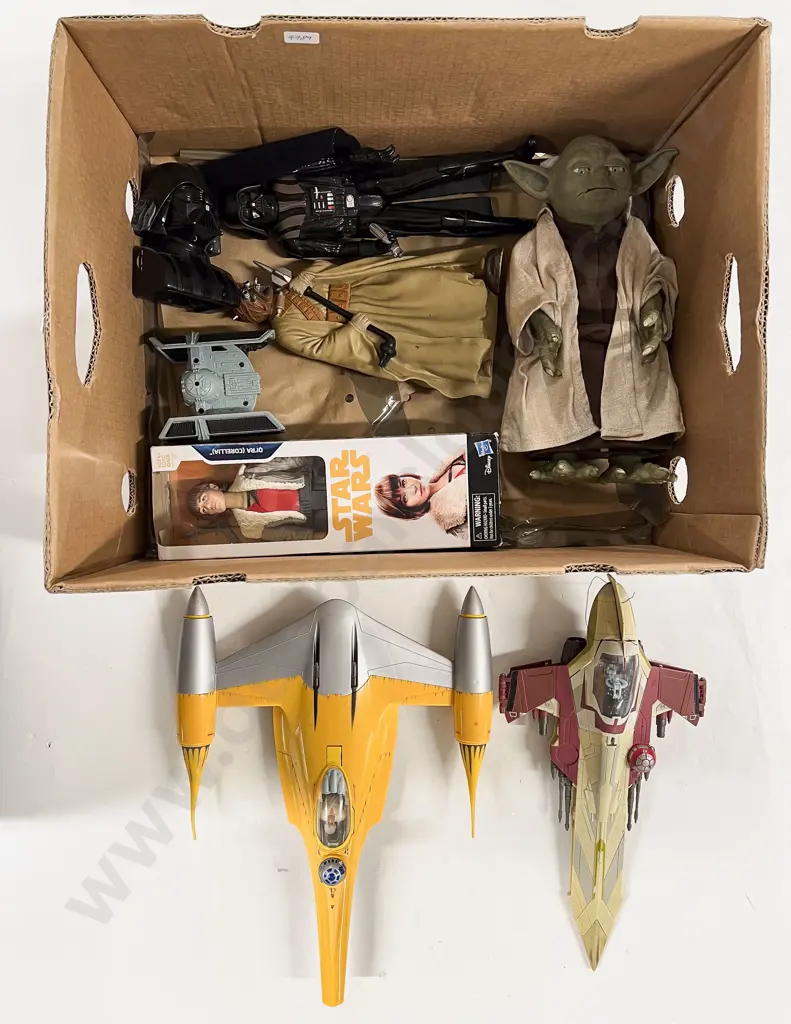 Qty of Assorted Star Wars Toys Image 1++