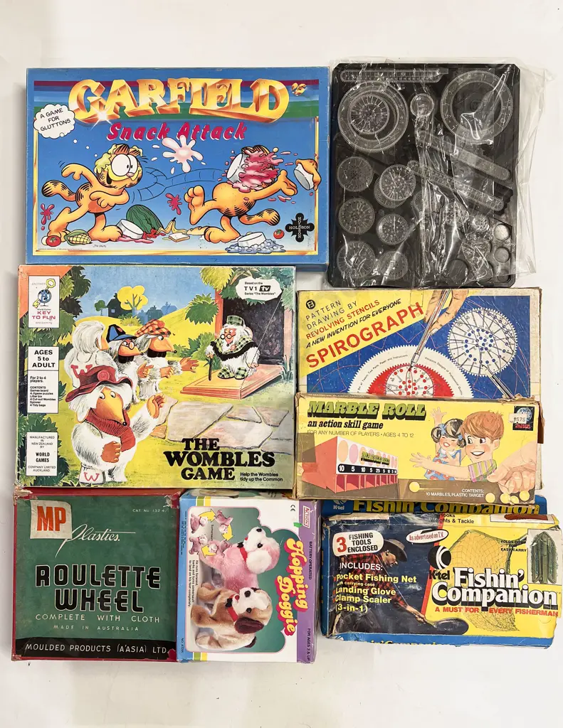 Qty of Assorted Vintage Board Games & Others Image 1++