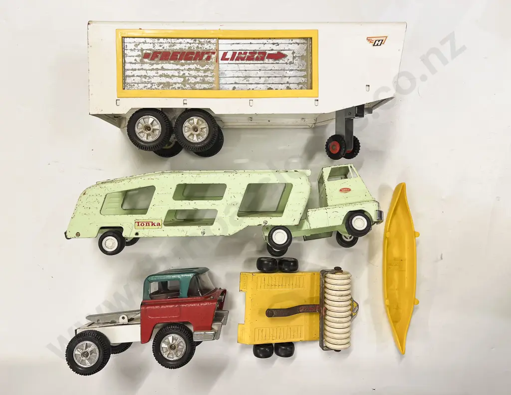 Box of Assorted Vintage Model Vehicles incl Tonka Image 1++