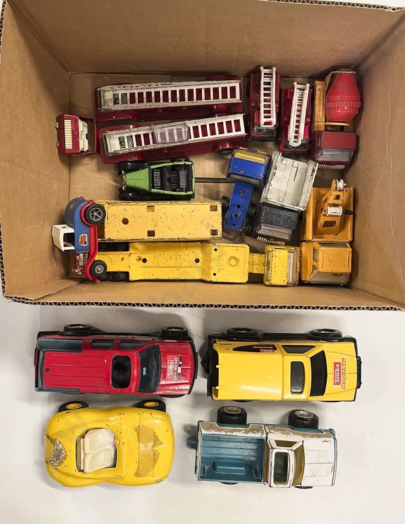 Box Qty of Assorted Model Vehicles Image 1++