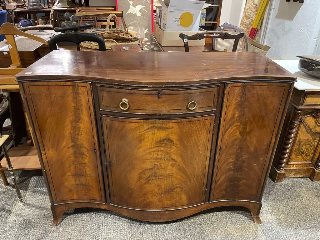 Regency Mahogany & Inlaid Serpentine Sideboard Image 1++