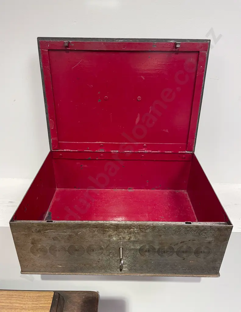 Vintage Metal Cash Box Image 1++