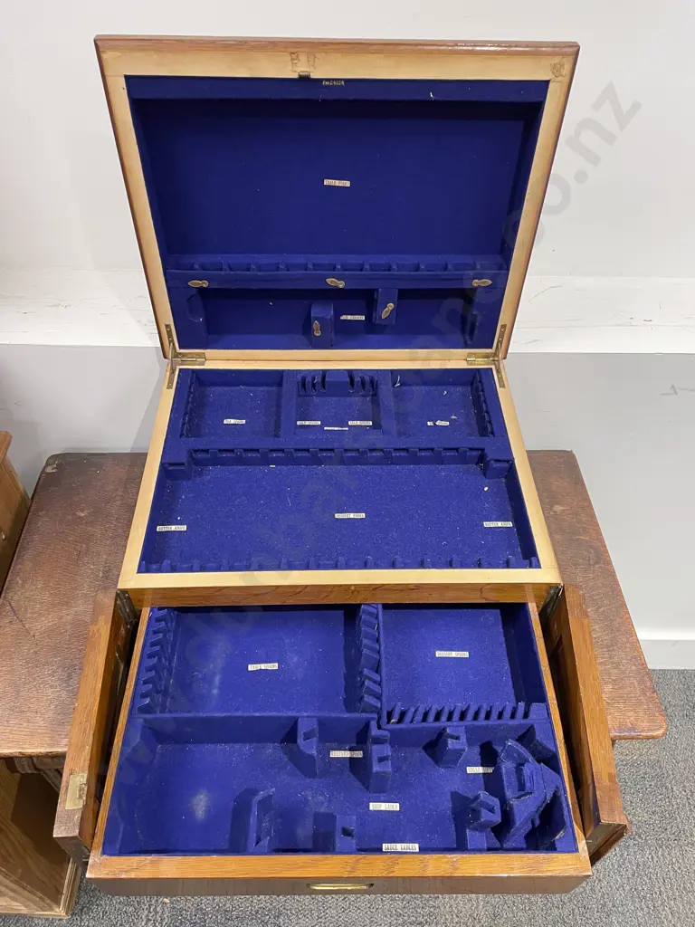 Oak Cutlery Canteen Image 1++