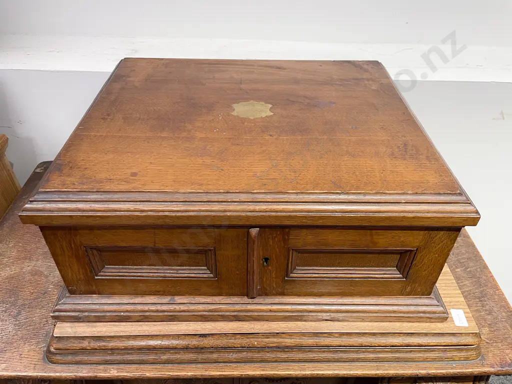 Oak Cutlery Canteen Image 1++