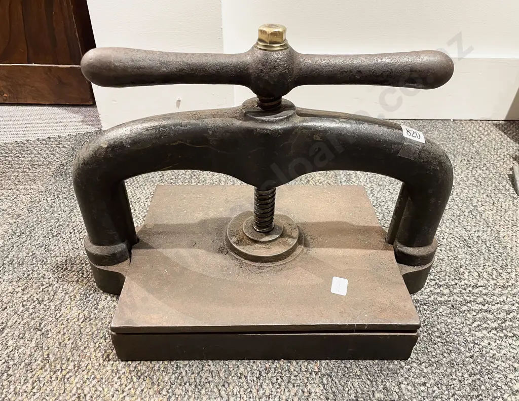Vict Cast Iron Book Press Image 1++