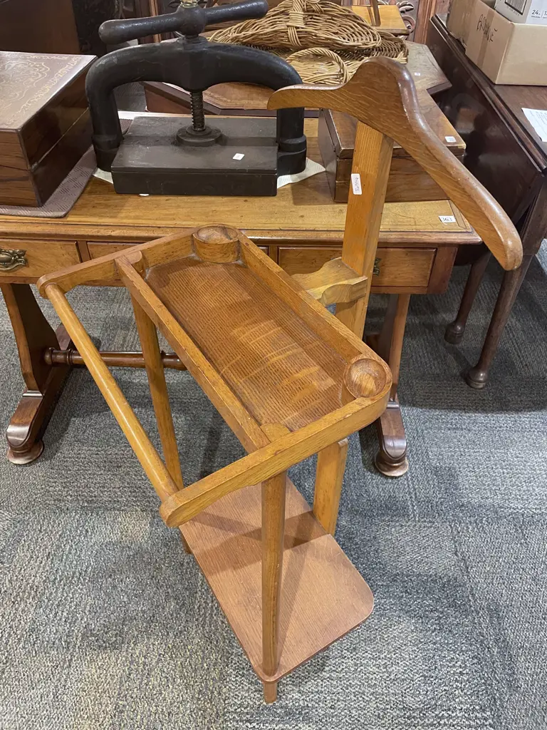 Oak Gentleman's Valet Image 1++