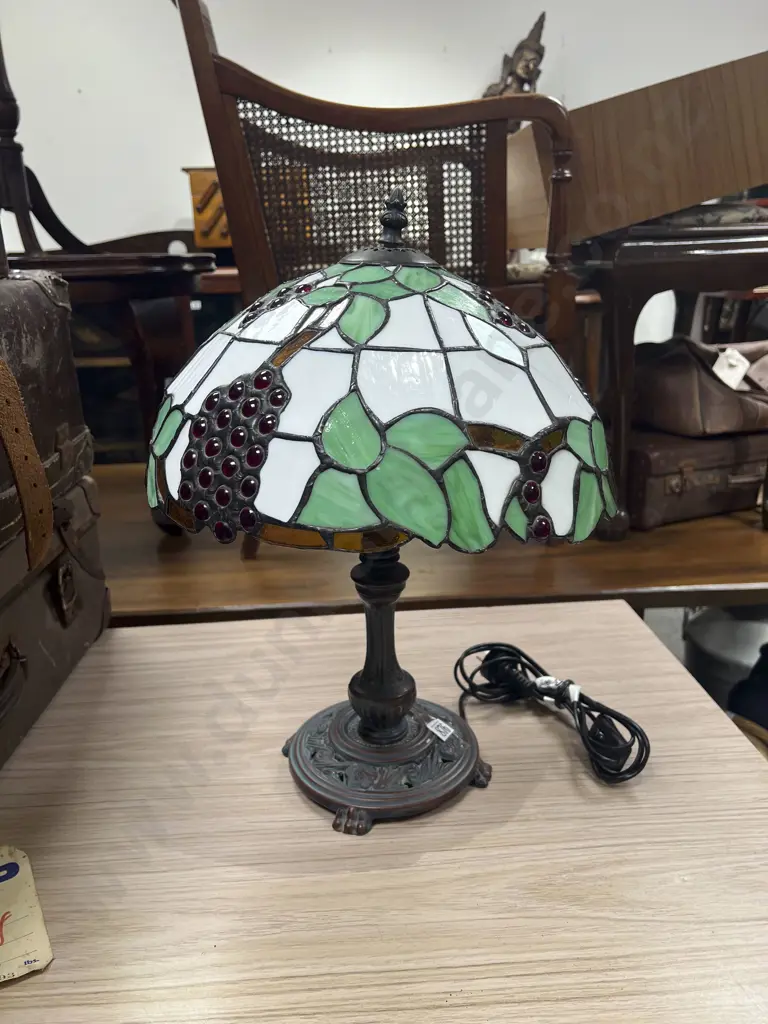 Tiffany Style Table Lamp & Shade Image 1++