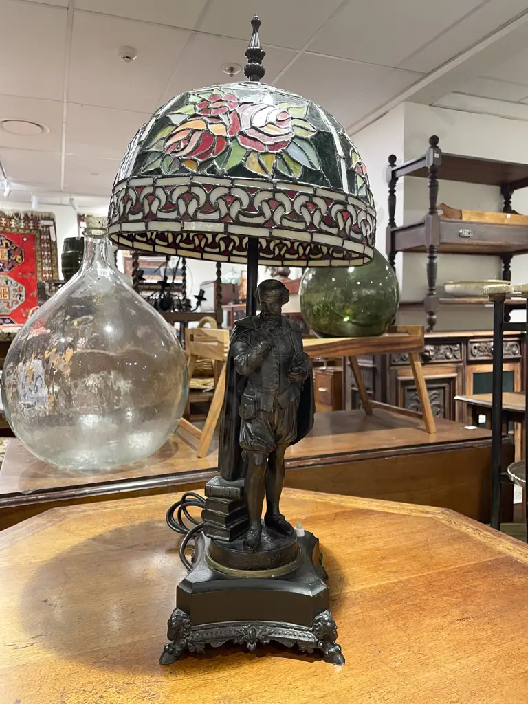 Shakespeare Table Lamp with Tiffany Style Shade Image 1++