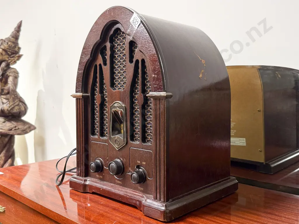 Reproduction Arch Topped Radio Image 1++