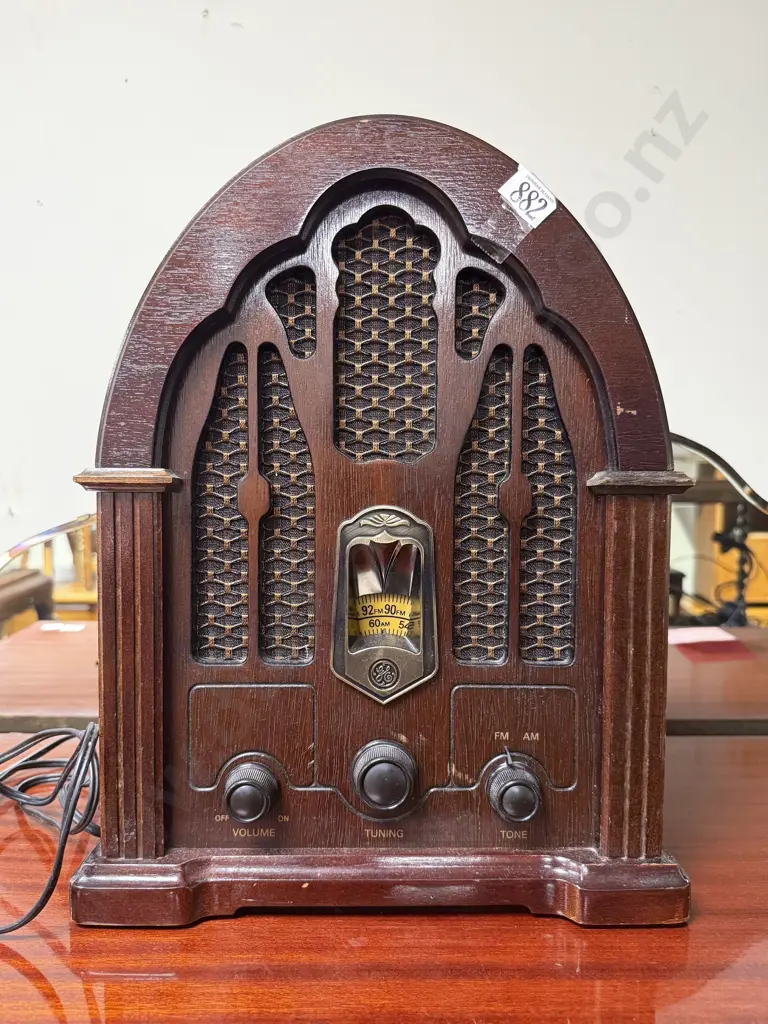 Reproduction Arch Topped Radio Image 1++