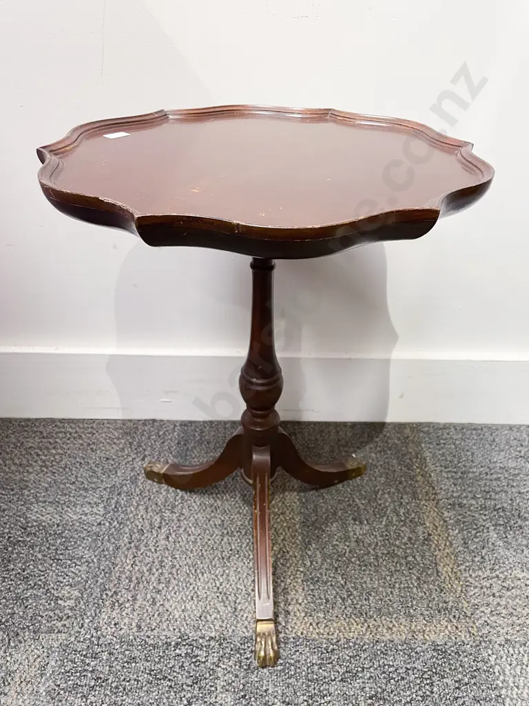 Tripod Based Wine Table Image 1++