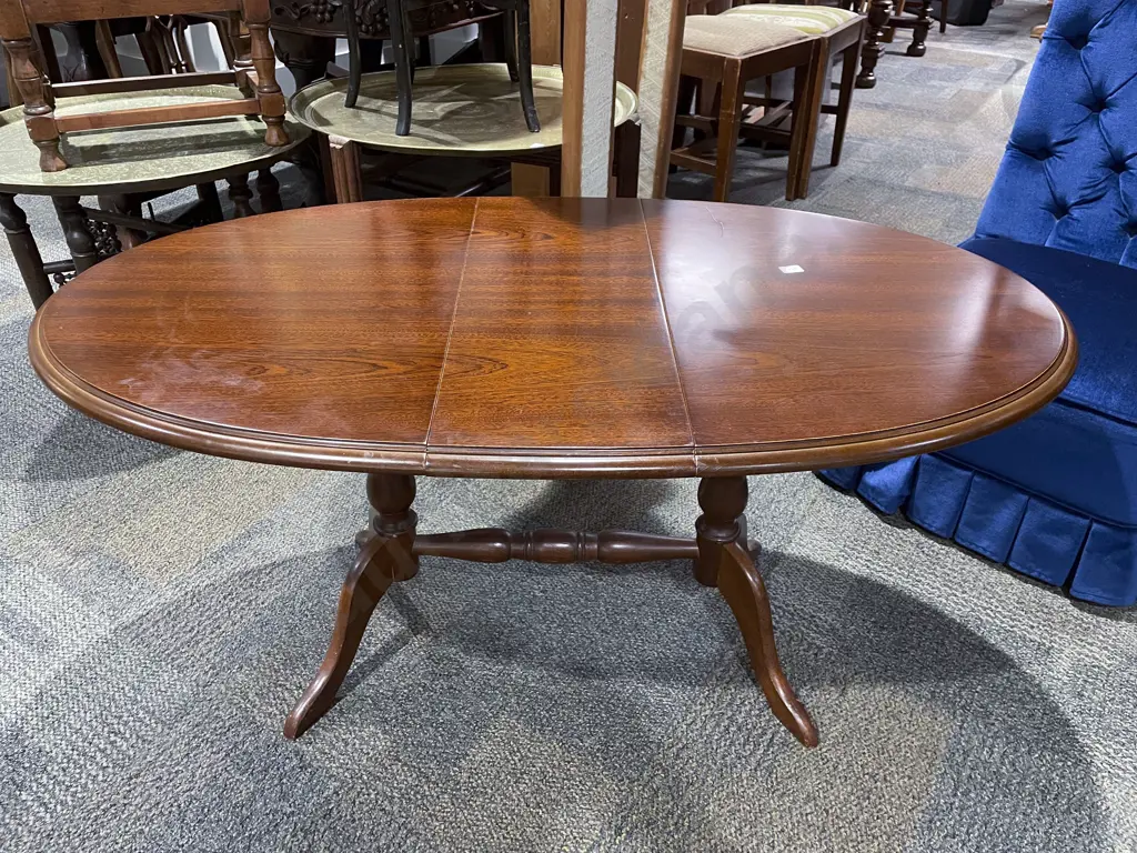 Mahogany Dropside Oval Occasional Table Image 1++