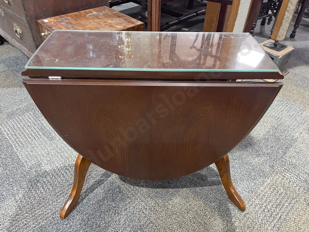 Mahogany Dropside Oval Occasional Table Image 1++