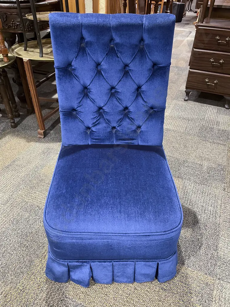 Button Back Bedroom Chair Image 1++