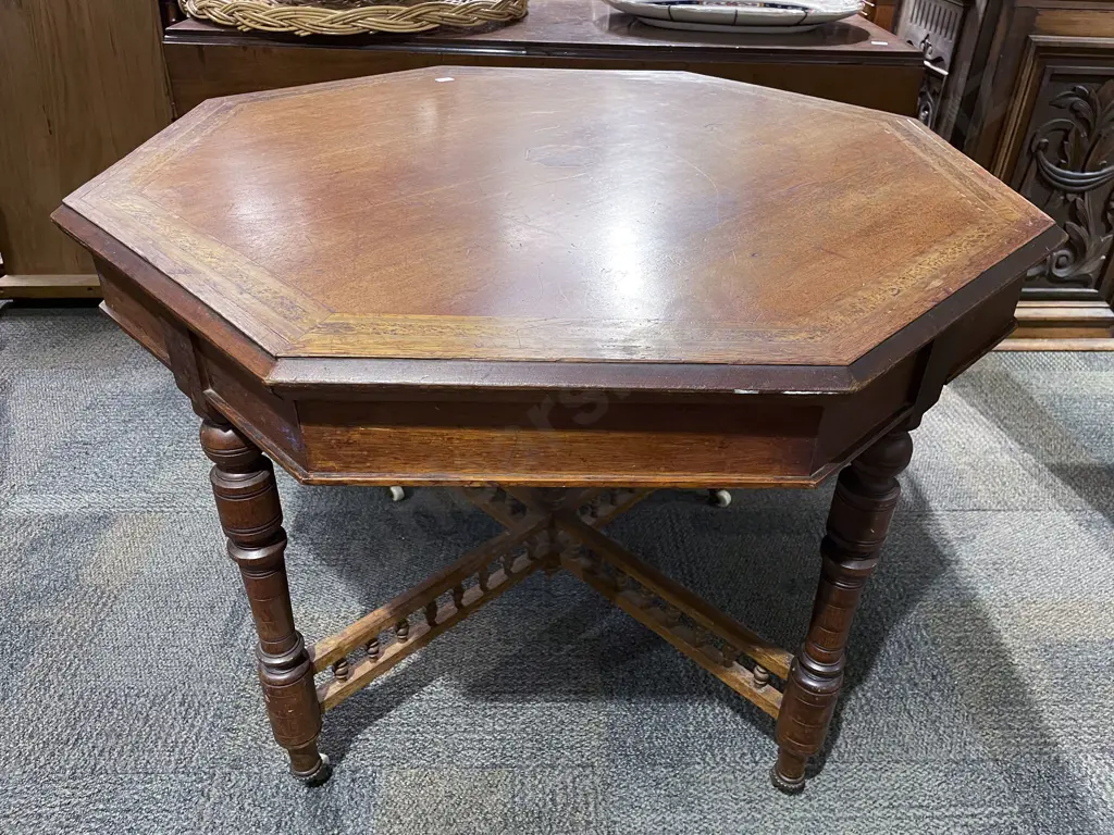 Colonial Octagonal Centre Table with Marquetry Top Image 1++