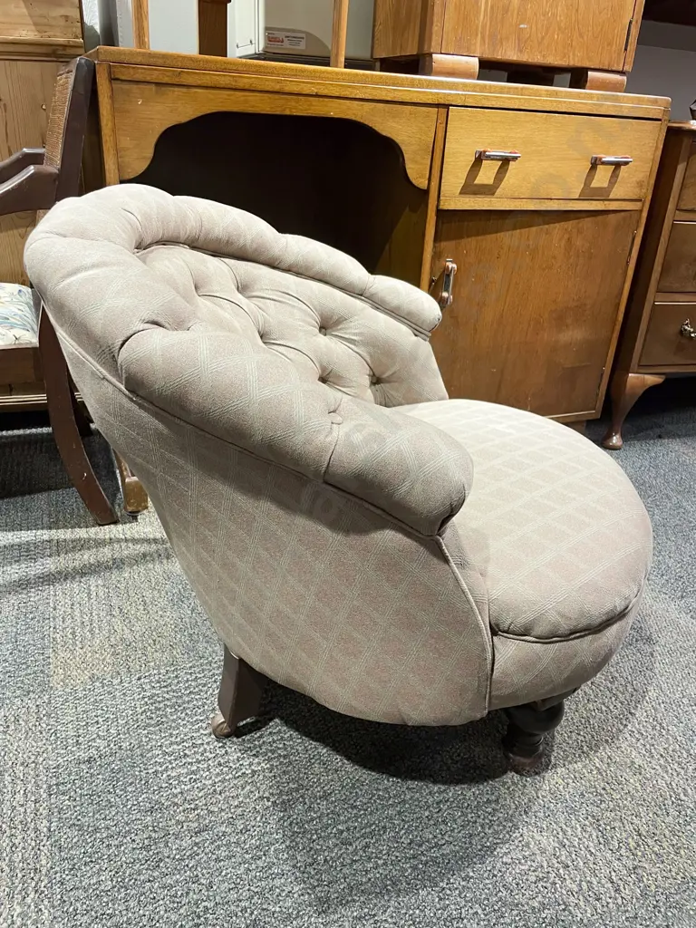 Button Back Low Tub Chair Image 1++