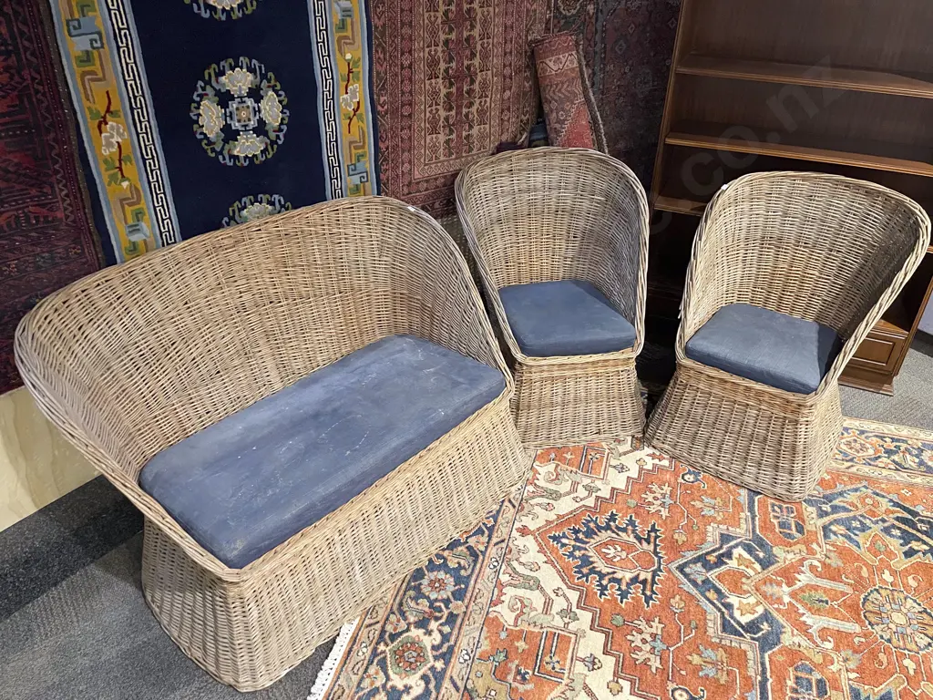 A Three Pce Wicker Conservatory Suite Image 1++