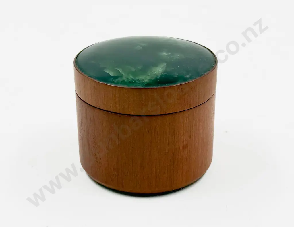NZ Steve Anderson Greenstone and Native Timber Box Image 1++