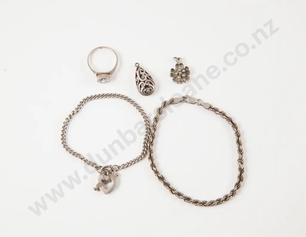 Collection of Assorted Sterling Silver Jewellery Image 1++
