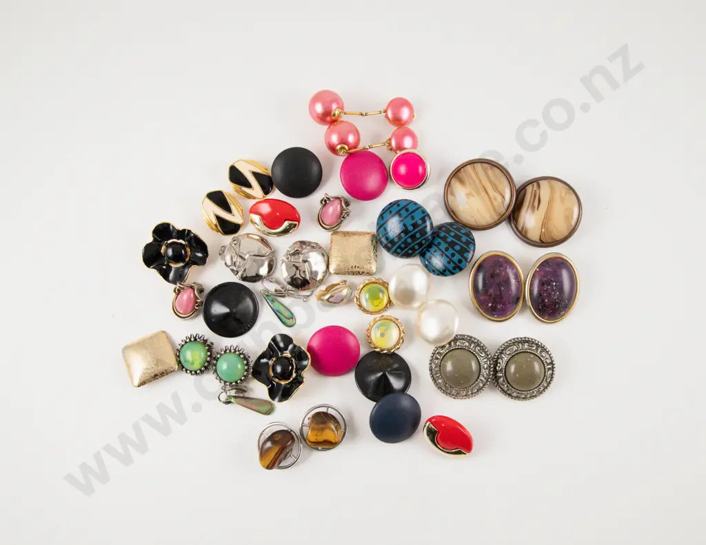 Mid C20th 18pairs Clip Back Dress Earrings Image 1++