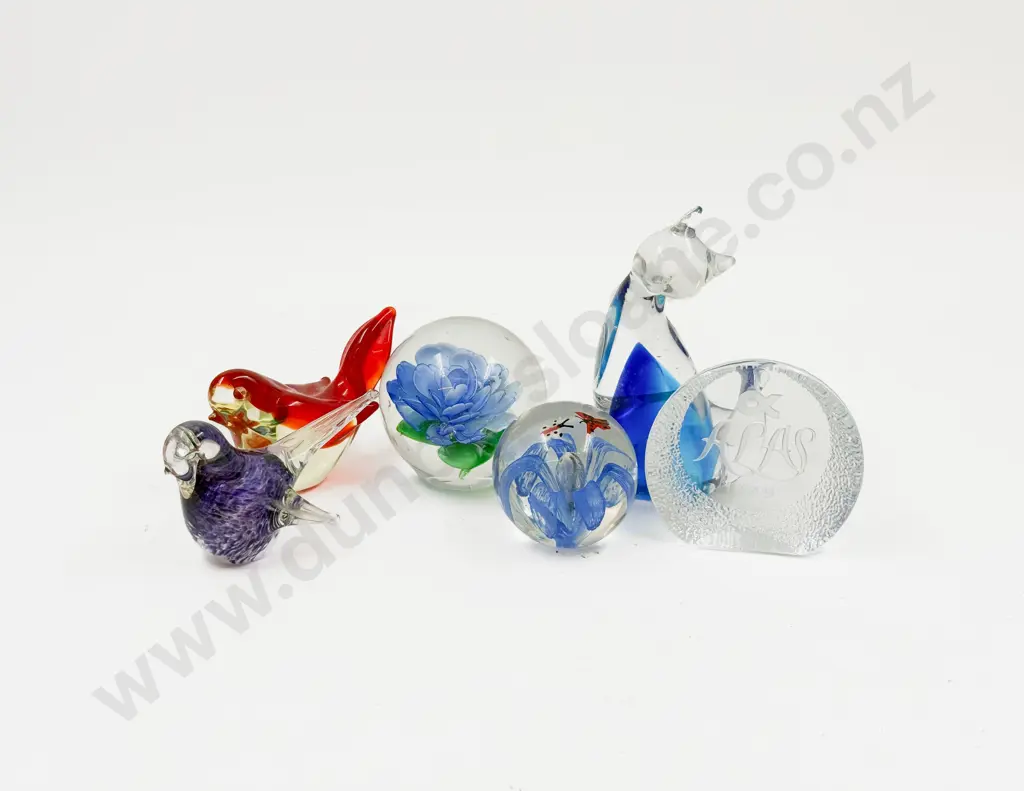 Quantity of Assorted Art Glass Paperweights & Ornaments Image 1++
