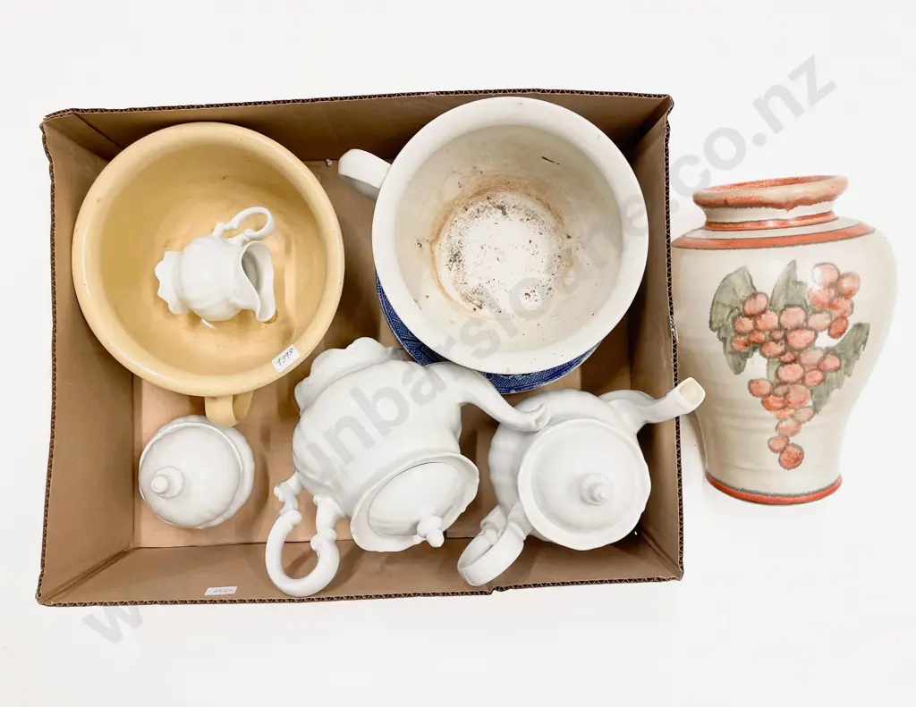 Box Quantity of Assorted China & Pottery etc Image 1++