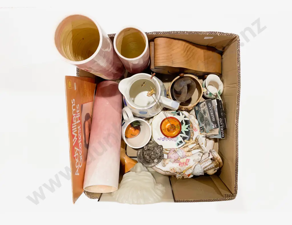 Box Quantity of Assorted Decorative Homeware & Ceramics Image 1++
