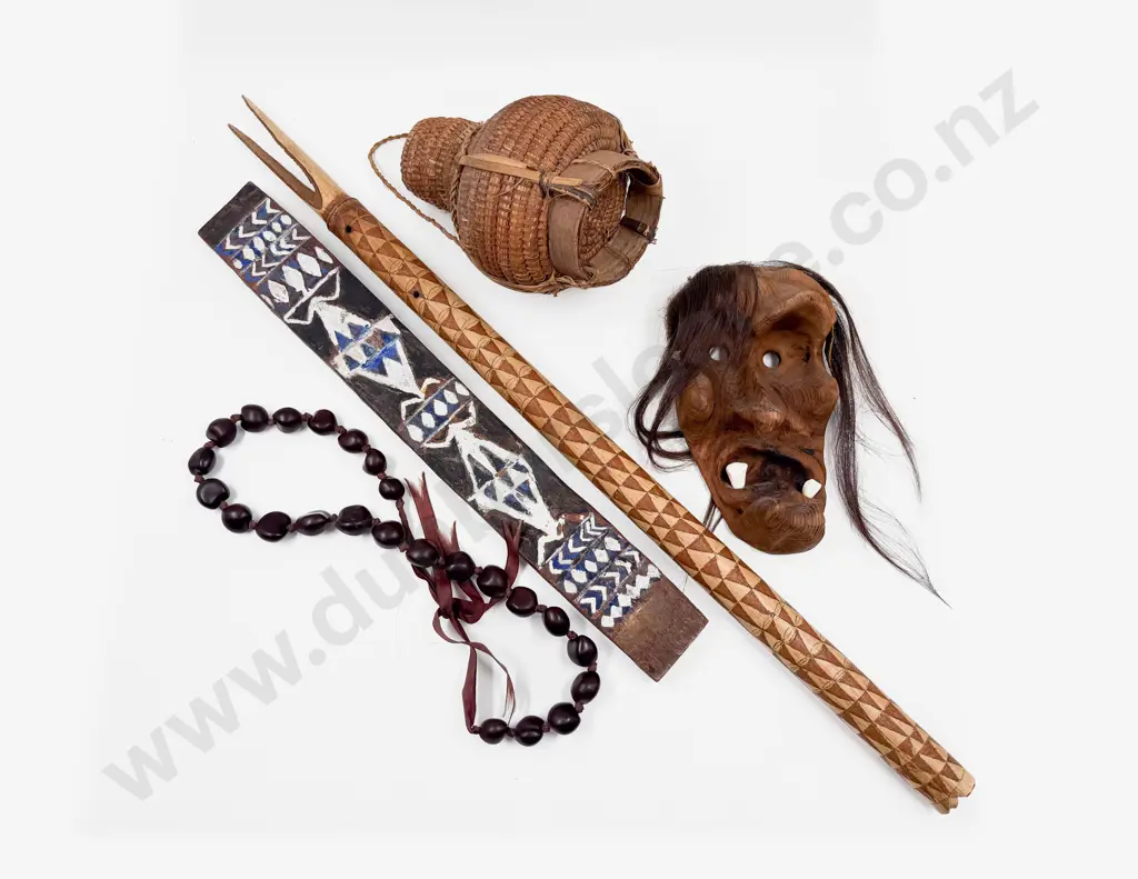 Quantity of Assorted Tourist Ware Image 1++