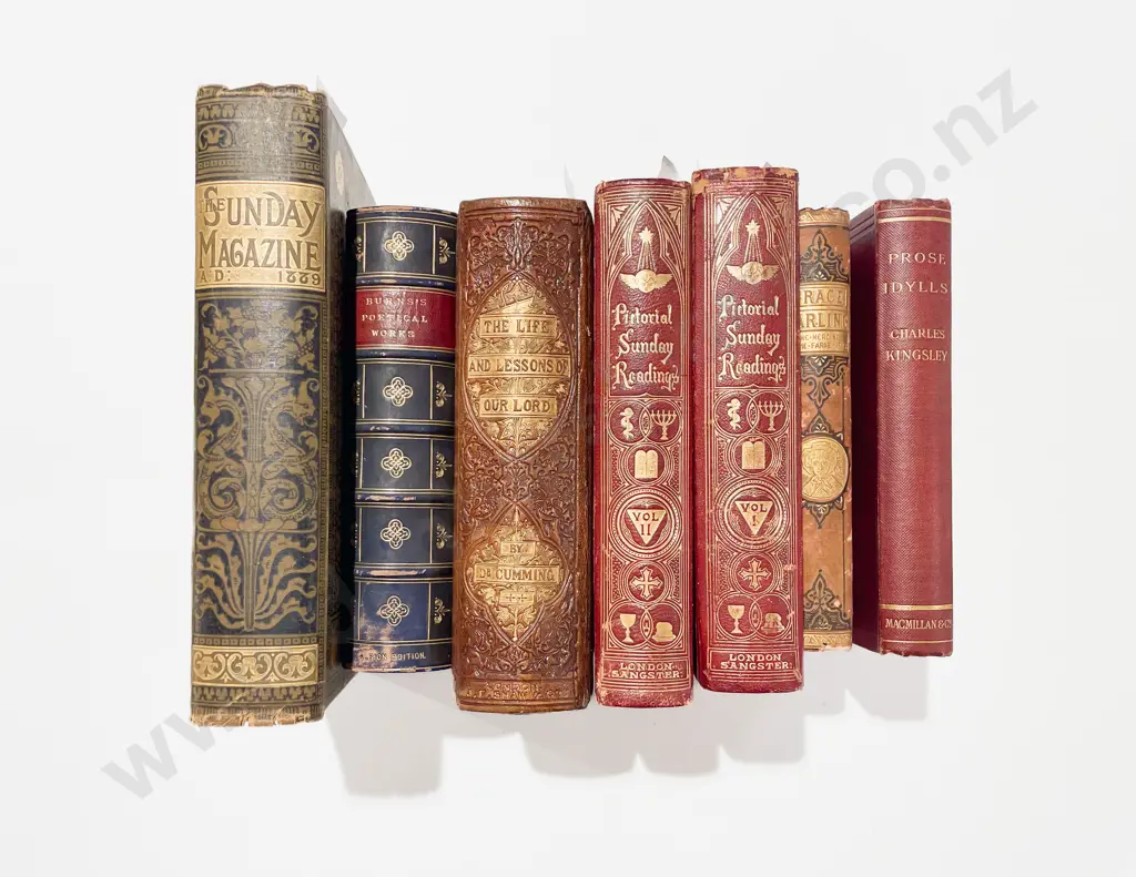 Quantity of Assorted Vintage Books Including Poetical Reference & Pictorial Sunday Readings Vol I & II Image 1++