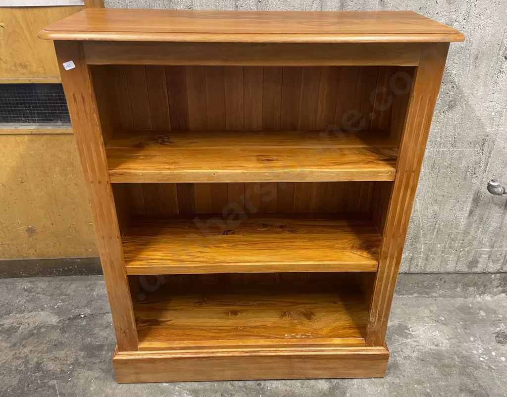 Rimu Open Bookcase Image 1++