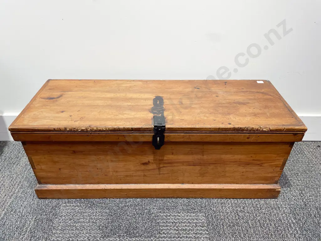 NZ Colonial Kauri Blanket Chest Image 1++