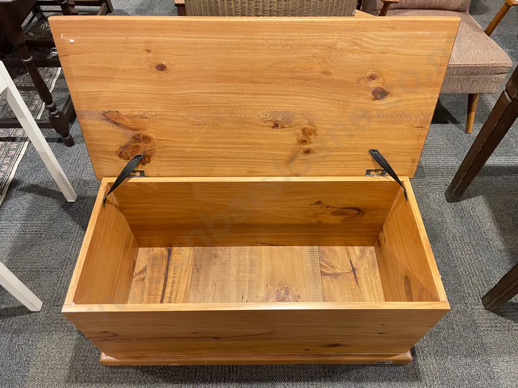 Rimu Blanket Chest Image 1++