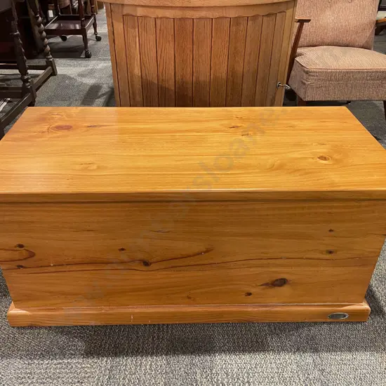 Rimu Blanket Chest