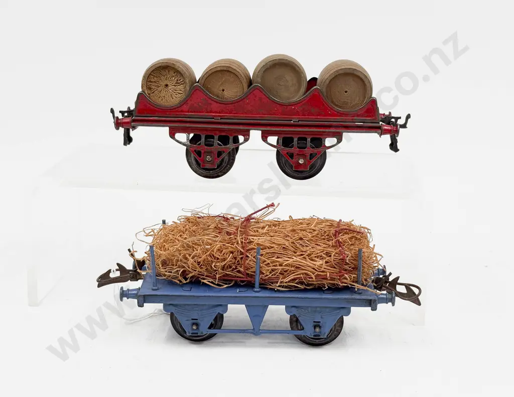 Hornby Series Barrel Wagon and Fibre Wagon Image 1++