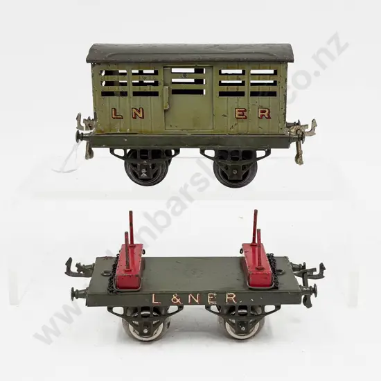 Hornby Series LNER No1 Cattle Truck and Lumber Wagon