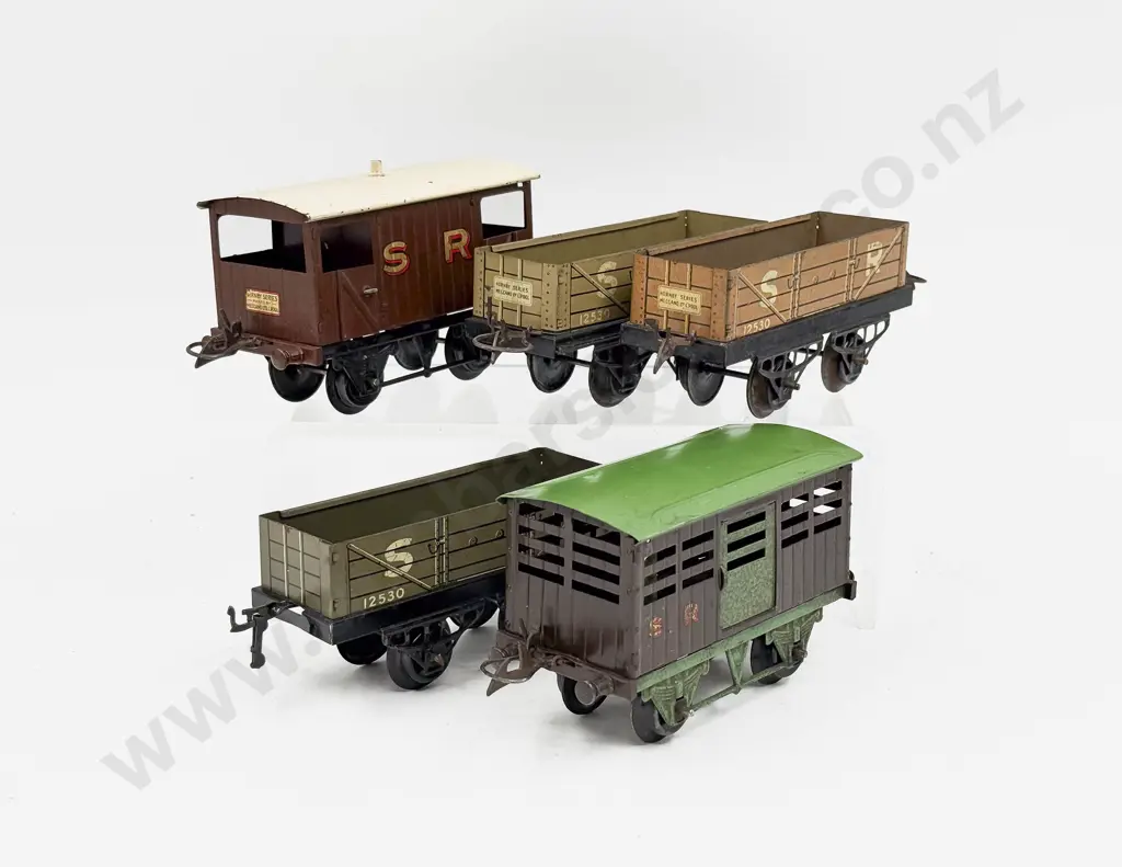 Hornby Series SR No1 Brake Van Cattle Truck and Two Open Wagons Image 1++