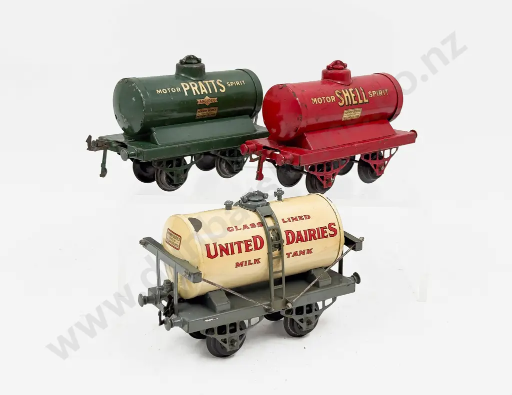 Hornby Series United Dairies Milk Tank - Shell and Pratts Petrol Tank Wagons Image 1++