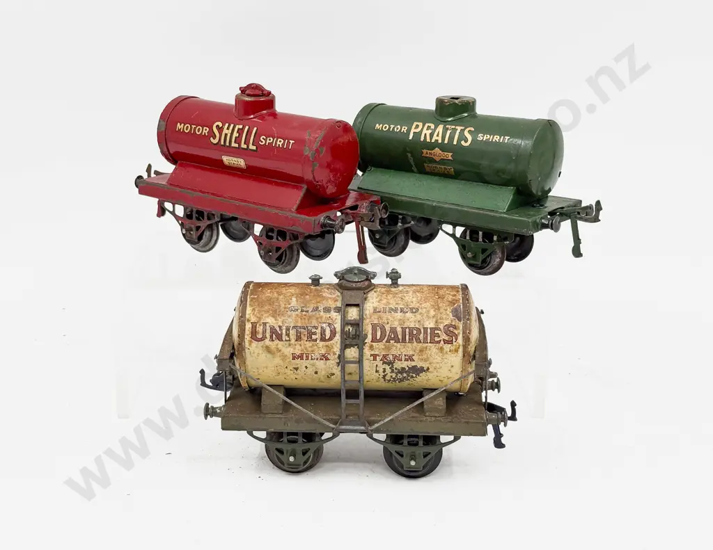 Hornby Series United Dairies Milk Tank - Shell and Pratts Petrol Tank Wagons Image 1++