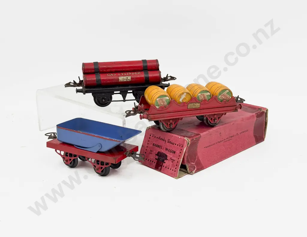 Hornby Series Part Boxed Barrel Wagon and Unboxed Tipping Wagon & Gas Cylinder Wagon Image 1++